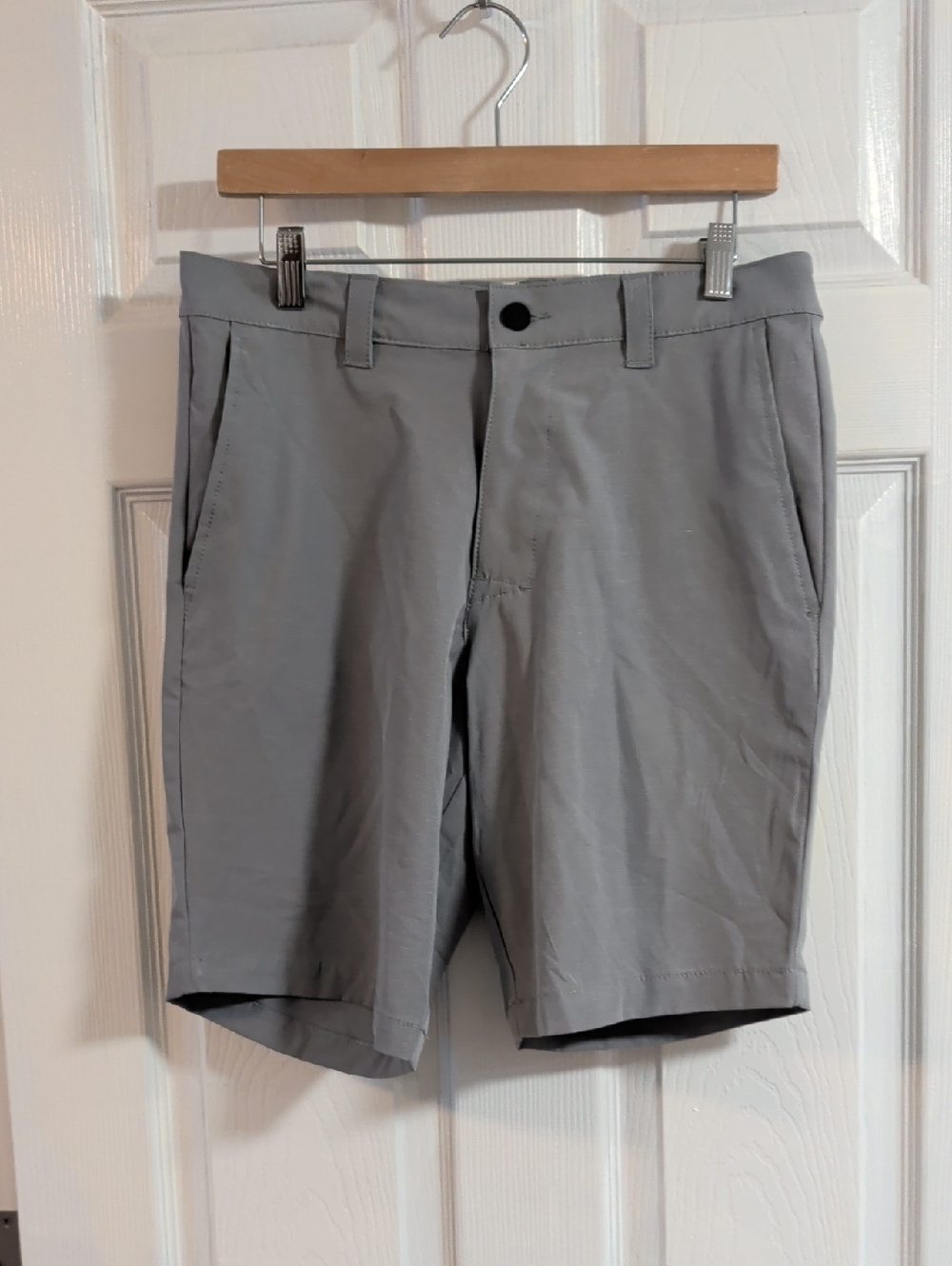 Banana Republic Men's Flat Front Shorts in Light Gray Size 32